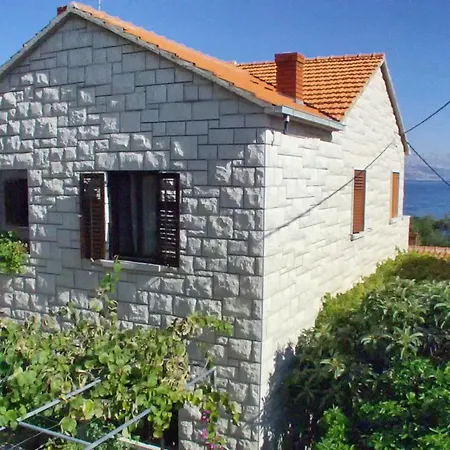 Studio 9241a بوستيرا